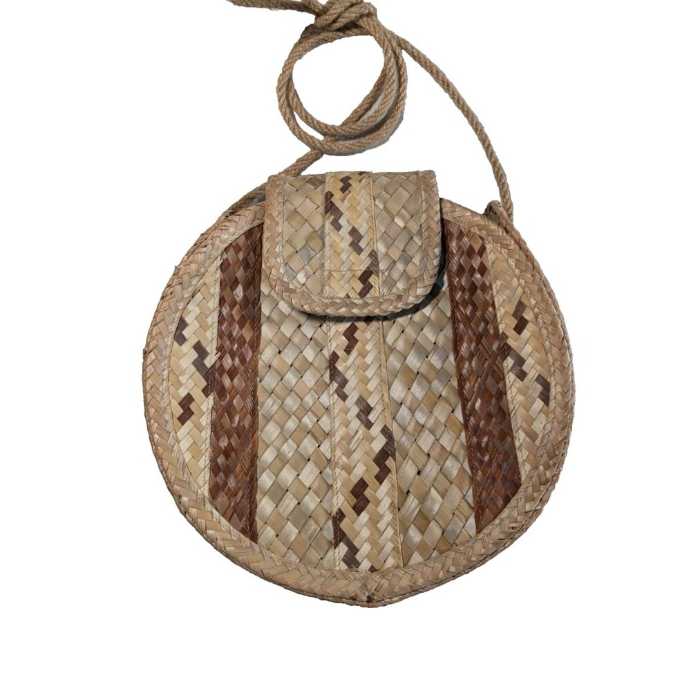 woven straw purse / bag / crossbody with inner lining stating "Bahamas"